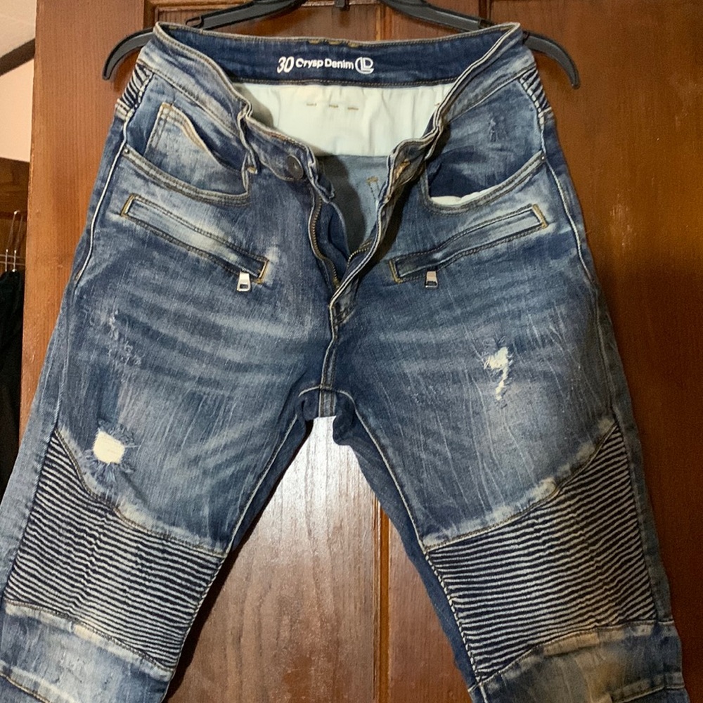 Crysp denim - worn look - slightly tapered (skinny) jeans